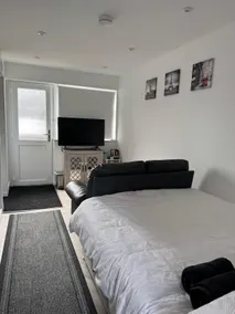 Private Studio | En-suite | Self Check-in - Image 2