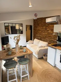Chic cocoon, air conditioning and private terrace, neat decor - Image 5