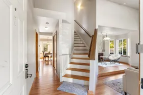 Bright & Spacious 5BR Home | Heart of Kent - Image 5