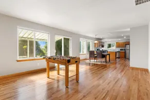 Bright & Spacious 5BR Home | Heart of Kent - Image 3