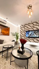 High-End Downtown Apt - Image 2