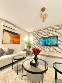 High-End Downtown Apt - Image 3
