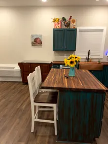 Spacious Private Studio w/Garage Washer Dryer WiFi - Image 4