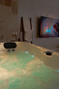 L'Eden Home, House & Spa - Image 3