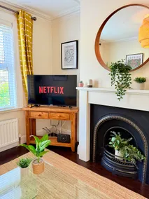 The Avenue | Sleeps 9 | Close2City | Free Parking - Image 4