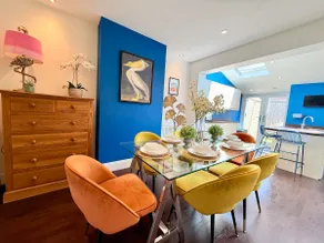 The Avenue | Sleeps 9 | Close2City | Free Parking - Image 5