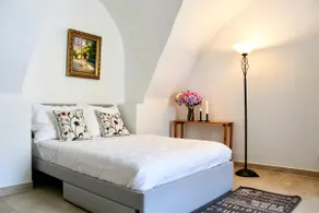 Historic Flat & Private Courtyard - Image 2
