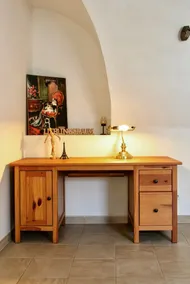 Historic Flat & Private Courtyard - Image 3