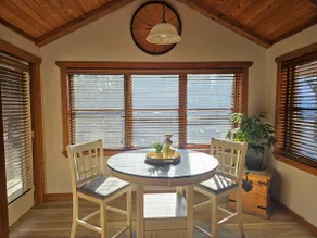 Luxury Chalet + Spa Access | 2 Kings & Fireplace - Image 5