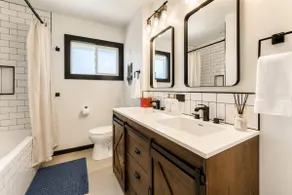 5BD Retreat Near UNL + DT | Backyard w Firepit - Image 5