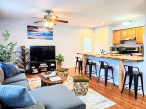 Charming Stay Near the Bay- w/Beach Passes! - Image 3
