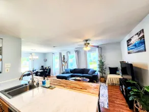 Charming Stay Near the Bay- w/Beach Passes! - Image 4