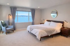 Luxury Lakeview Home, AC, Spa Tub, Bidet, Sleeps 8 - Image 4