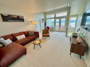 Luxury Lakeview Home, AC, Spa Tub, Bidet, Sleeps 8 - Image 4