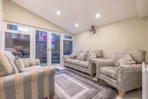 The Secret Garden, Donaghadee - The Hideaway - Lavish 3-Bedrooms and Stylish 5-Beds - Guests 7 - Hi-Speed Wi-Fi - Luxurious Hot Tub - Ample Free On-Street Parking - Spacious Premium Garden - Image 3