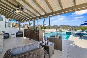 Panorama Peak Luxury Retreat - Image 5