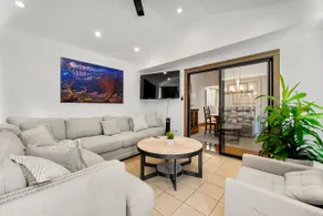 4BR/3BA Modern City Escape - Image 5