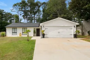 4BR/3BA Modern City Escape - Image 2