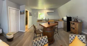 Quiet neighborhood getaway - Image 2