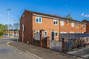 2 Free Park Space Driveway - Sleeps 8 (2 Ensuites) - Image 3