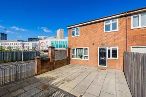 2 Free Park Space Driveway - Sleeps 8 (2 Ensuites) - Image 5