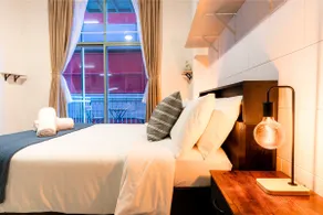 NYC-Style Escape in Darling Harbour w/ Pool & Gym - Image 4