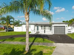 • Luxe by Jenn• 3BR Retreat w/ Heated Pool - Image 4