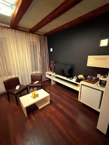 FLH - Sibiutiful - Room 2 - Image 2
