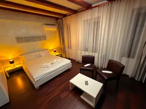 FLH - Sibiutiful - Room 2 - Image 3