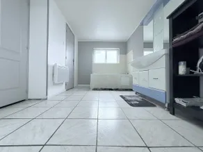 4 bedroom house - Image 3