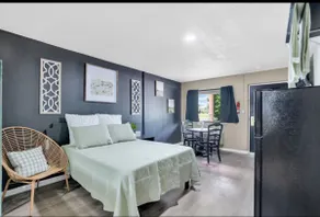 Queen Bed w/ Smart TV Mins to Ft Campbell + APSU - Image 2