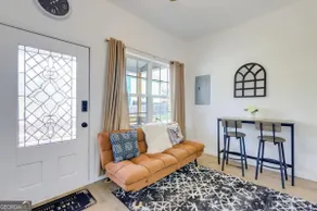 2bd Fenced Yard • Near Mercer • Parks & Downtown - Image 4
