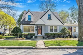 Cozy Evanston Villa with cinema and massage sofa - Image 2
