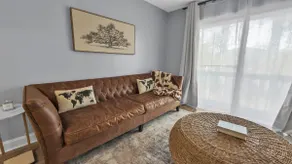 Stylish 2BR/1BA G8 Near VSU, Hospital & Mall Area - Image 2