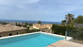 Modern villa with sea view - Image 2