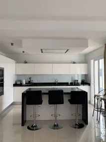 Modern villa with sea view - Image 4
