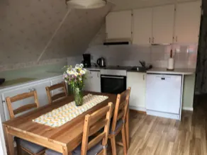 Upstairs garage house - Image 4