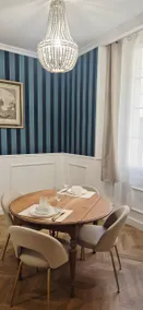Air conditioning, parking, chic, quiet historic building - Image 2