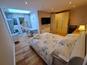Self- contained Apartment near Henley-On-Thames - Image 2