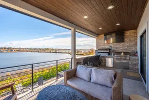 Moses Lake Vineyard Retreat-Waterfront Escapism - Image 3