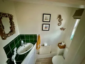 Romantic Cottage Retreat - Image 3