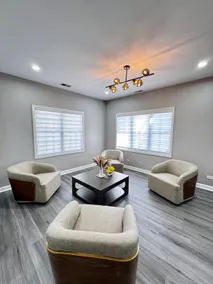 Sleeps 24+ Luxury house Near Chicago 12 king beds - Image 4
