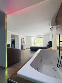 Modern cozy single-story apartment - Image 5