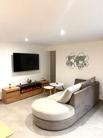 Modern cozy single-story apartment - Image 3