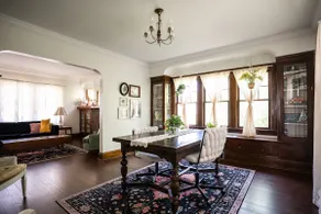 Vintage Stay Near DT CLE w/ King, Tub, 500 Mbps - Image 4