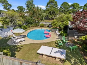 The Salty Flamingo w Pool+Hot Tub+Ping Pong - Image 2