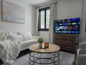 Wild Rose Bungalow: Contemporary Comfort 2BR Home - Image 3