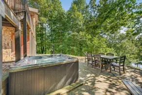 Lakefront Dock Hot tub Firepit Dog Friendly - Image 4