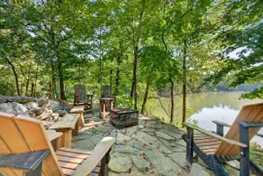Lakefront Dock Hot tub Firepit Dog Friendly - Image 5