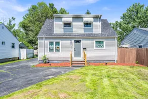Modern & Stylish | Cozy 3BR Home w/ hot tub - Image 4